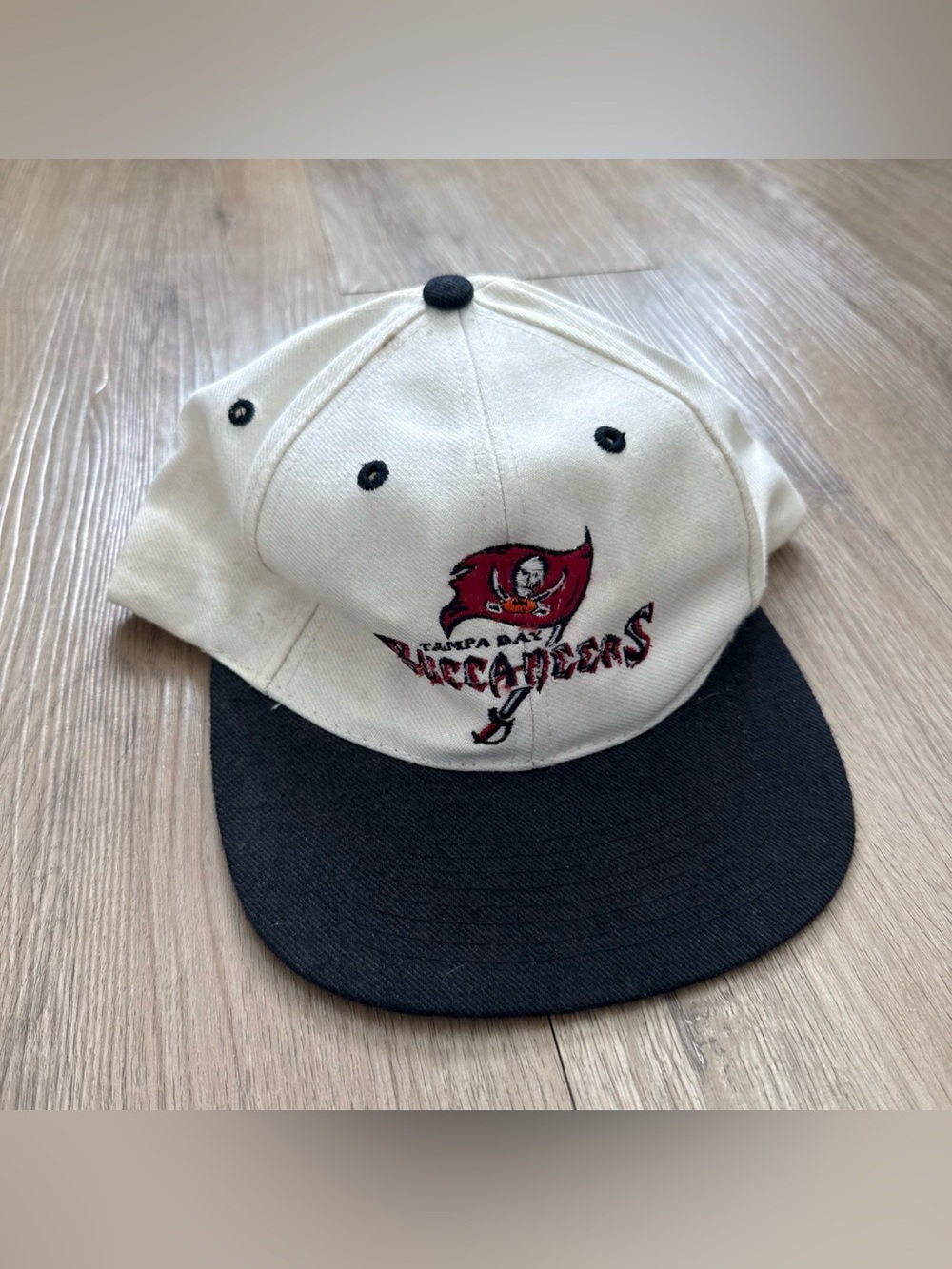 Vtg 90s Tampa Bay Buccaneers Hat Logo 7 White Embroidered Baseball Cap Snapback